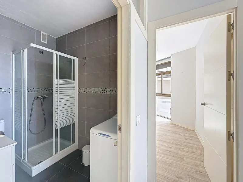Apartment - Middle Floor Apartment в продаже в Málaga, Málaga. В доме 2 спален и 1 ванных комнат. Площадь дома 75 м²