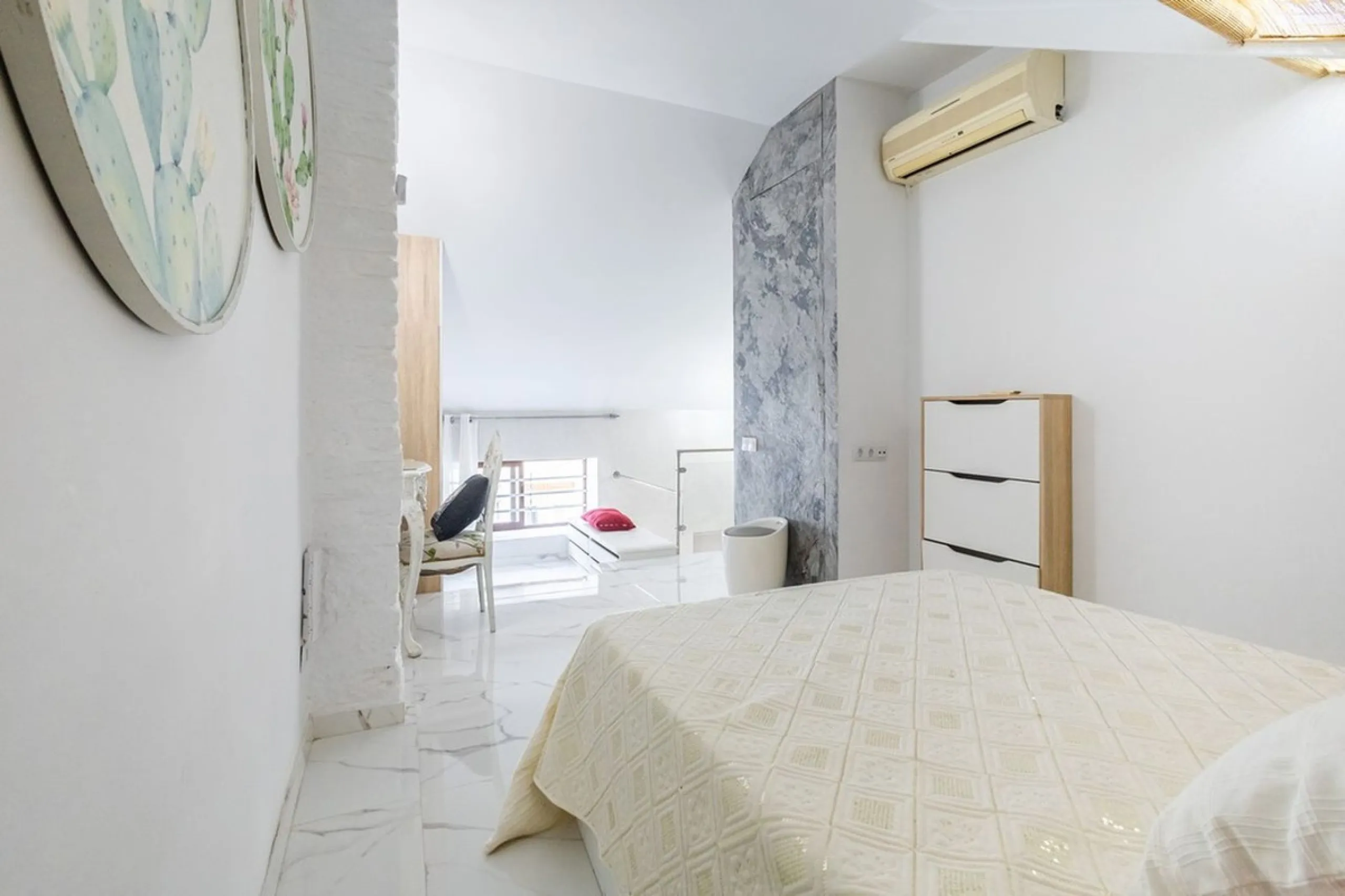 House - Townhouse в продаже в Málaga, Málaga. В доме 3 спален и 2 ванных комнат. Площадь дома 80 м²