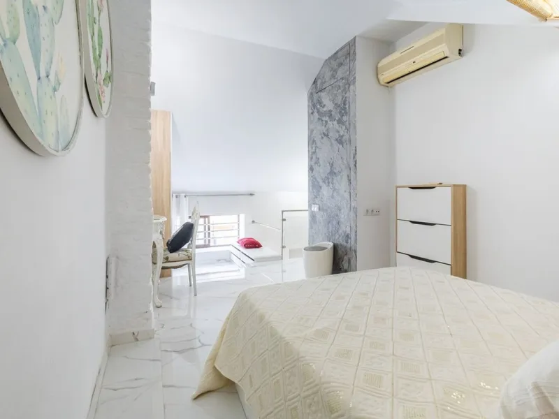House - Townhouse в продаже в Málaga, Málaga. В доме 3 спален и 2 ванных комнат. Площадь дома 80 м²