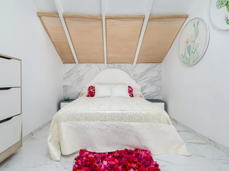 House - Townhouse в продаже в Málaga, Málaga. В доме 3 спален и 2 ванных комнат. Площадь дома 80 м²