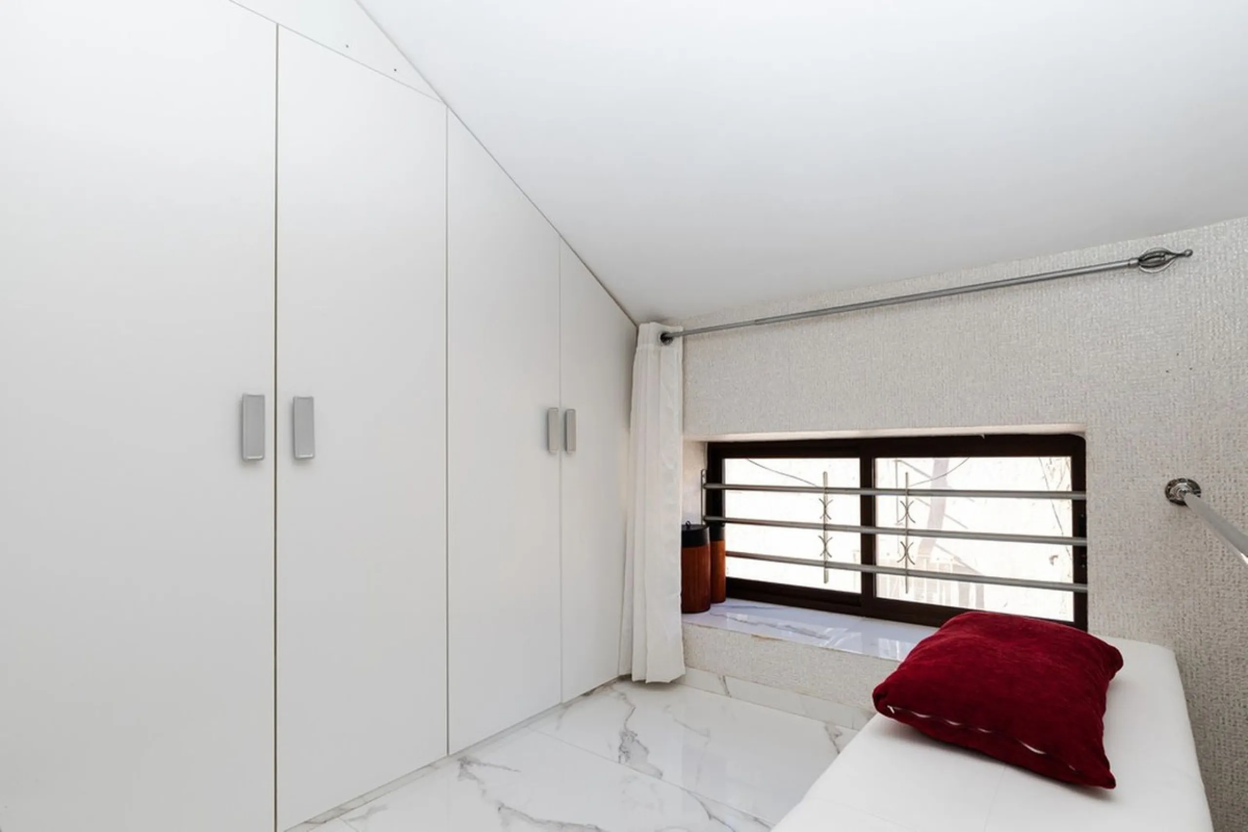 House - Townhouse в продаже в Málaga, Málaga. В доме 3 спален и 2 ванных комнат. Площадь дома 80 м²