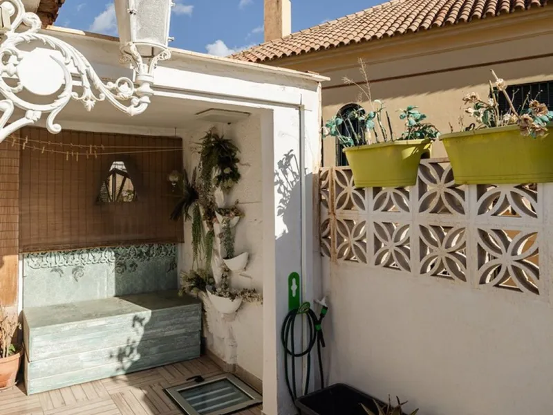 House - Townhouse в продаже в Málaga, Málaga. В доме 3 спален и 2 ванных комнат. Площадь дома 80 м²