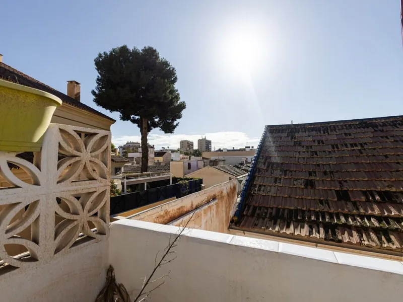 House - Townhouse в продаже в Málaga, Málaga. В доме 3 спален и 2 ванных комнат. Площадь дома 80 м²