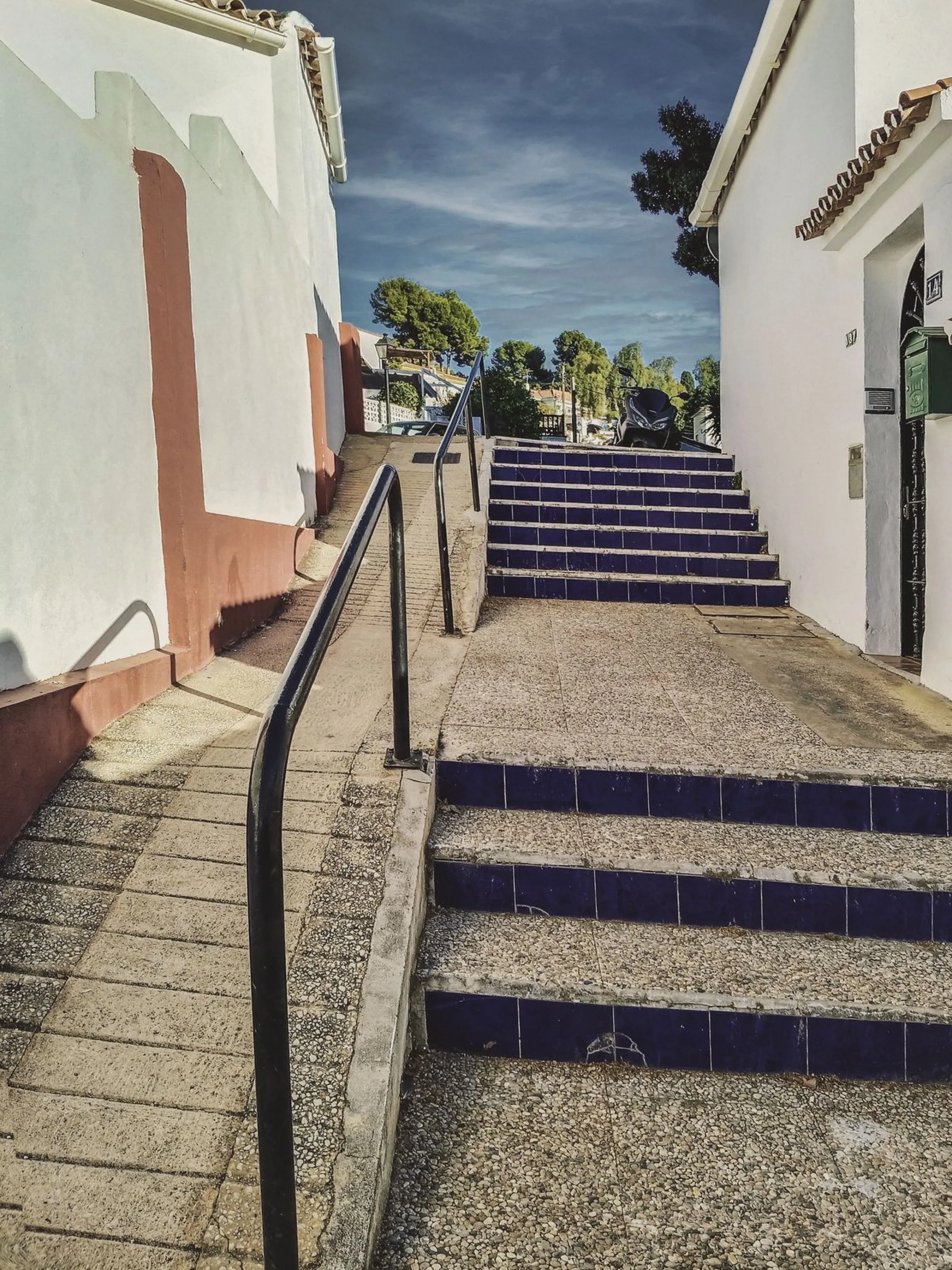 House - Semi-Detached House в продаже в Marbella, Málaga. В доме 3 спален и 1 ванных комнат. Площадь дома 168 м²