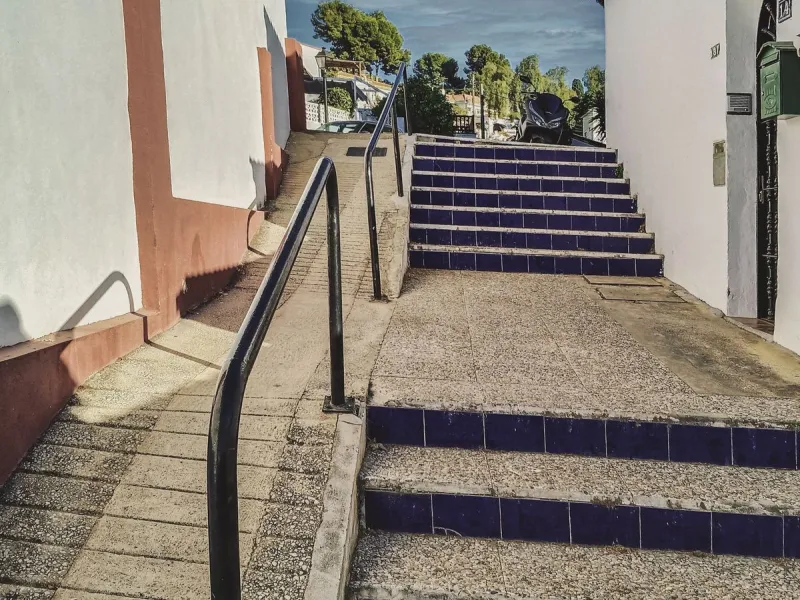 House - Semi-Detached House в продаже в Marbella, Málaga. В доме 3 спален и 1 ванных комнат. Площадь дома 168 м²