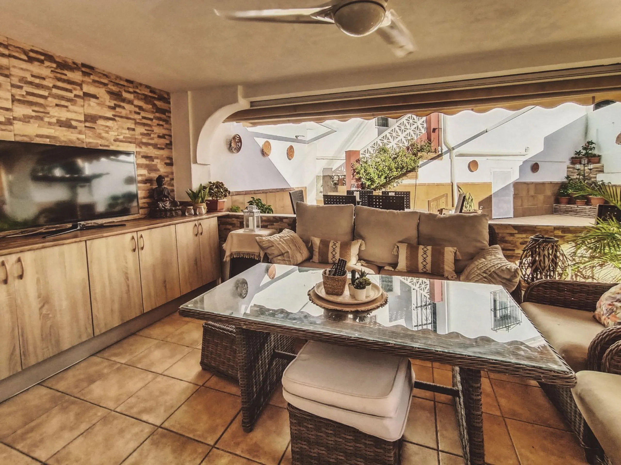 House - Semi-Detached House в продаже в Marbella, Málaga. В доме 3 спален и 1 ванных комнат. Площадь дома 168 м²
