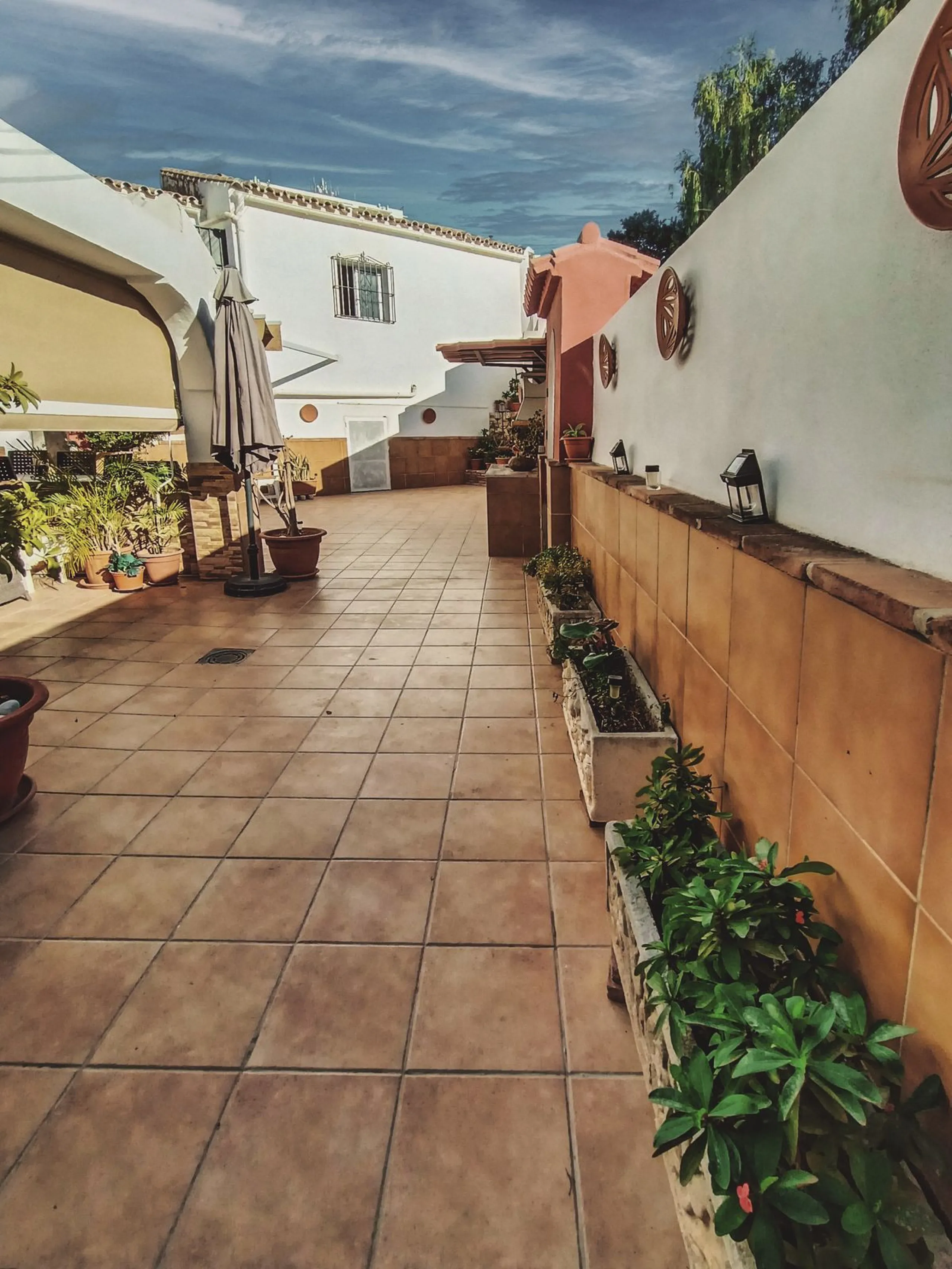 House - Semi-Detached House в продаже в Marbella, Málaga. В доме 3 спален и 1 ванных комнат. Площадь дома 168 м²