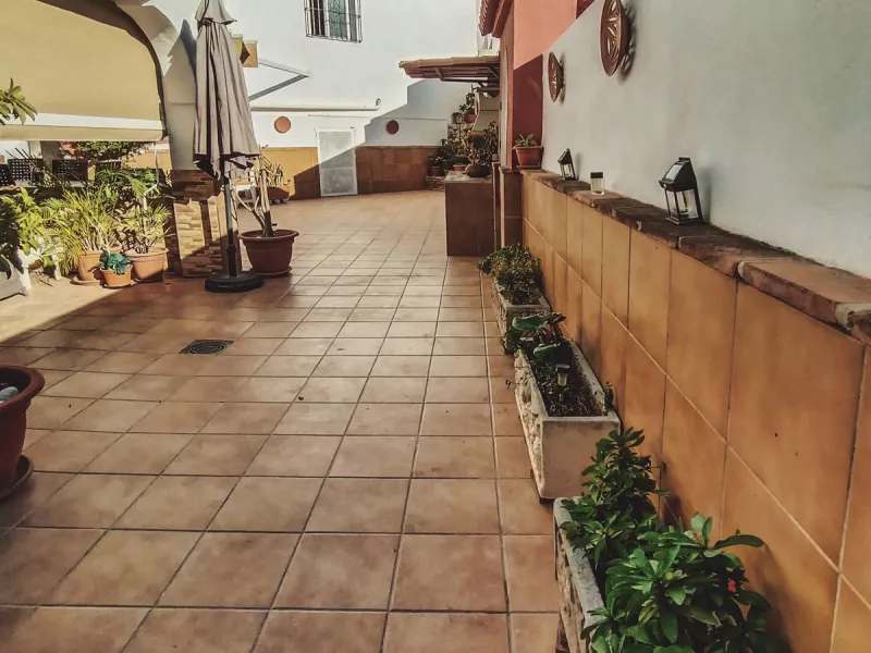 House - Semi-Detached House в продаже в Marbella, Málaga. В доме 3 спален и 1 ванных комнат. Площадь дома 168 м²