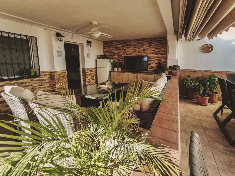 House - Semi-Detached House в продаже в Marbella, Málaga. В доме 3 спален и 1 ванных комнат. Площадь дома 168 м²