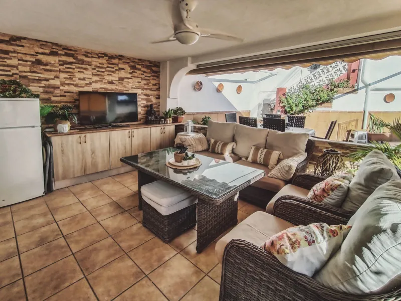House - Semi-Detached House в продаже в Marbella, Málaga. В доме 3 спален и 1 ванных комнат. Площадь дома 168 м²