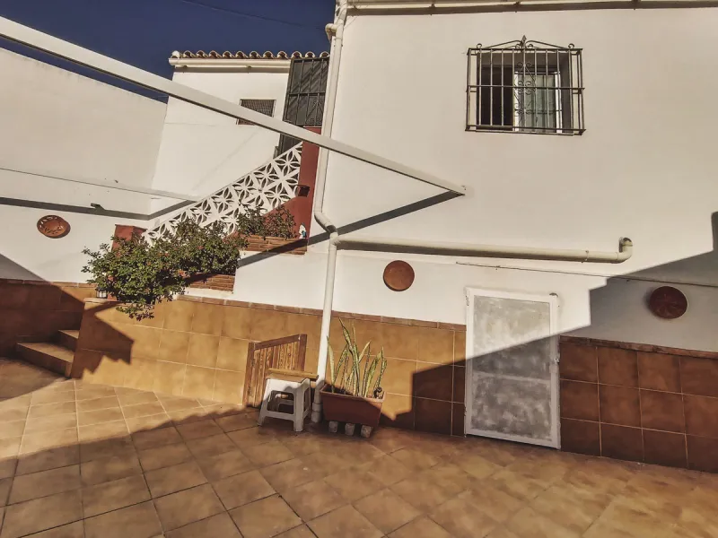 House - Semi-Detached House в продаже в Marbella, Málaga. В доме 3 спален и 1 ванных комнат. Площадь дома 168 м²