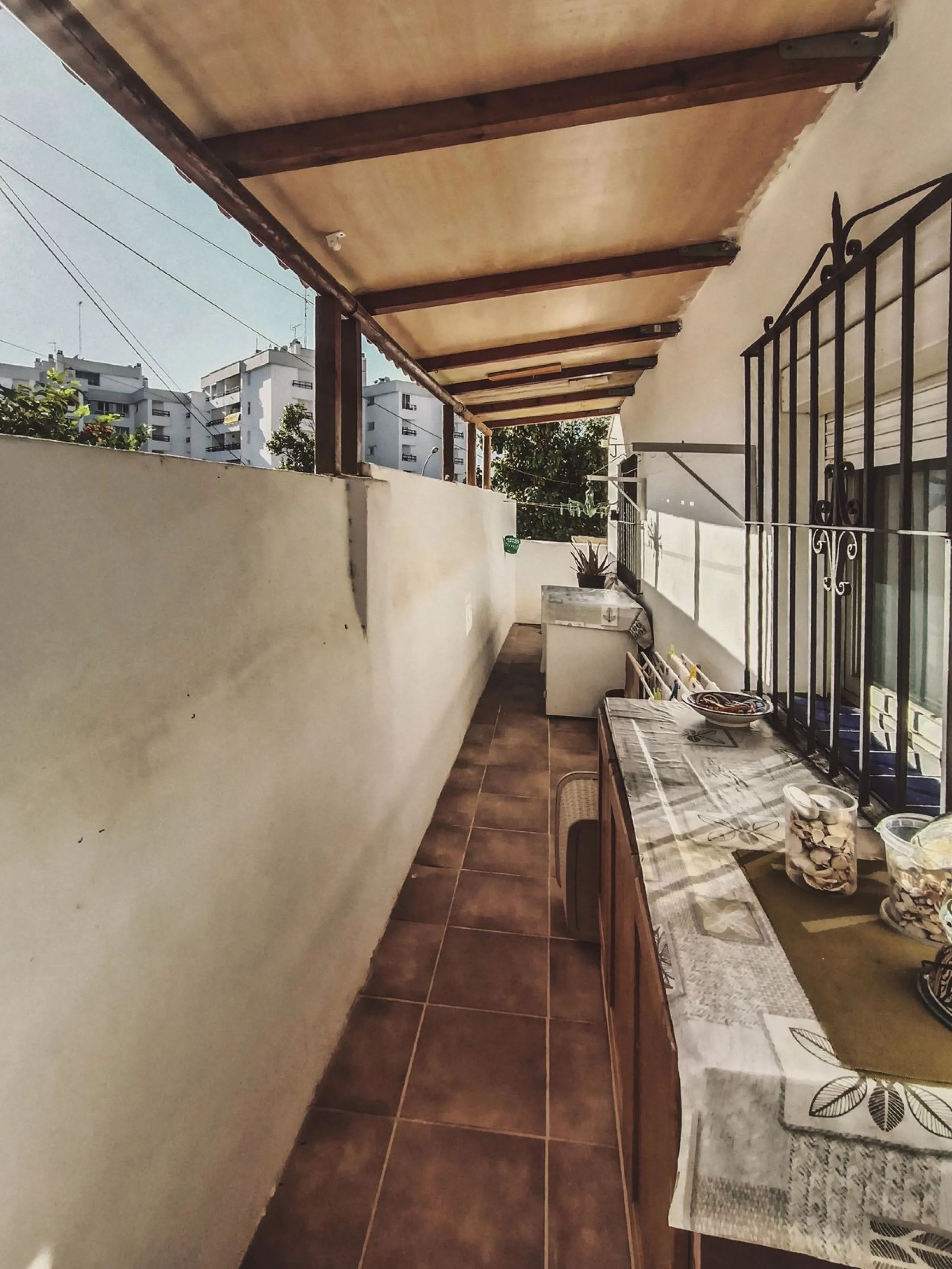 House - Semi-Detached House в продаже в Marbella, Málaga. В доме 3 спален и 1 ванных комнат. Площадь дома 168 м²