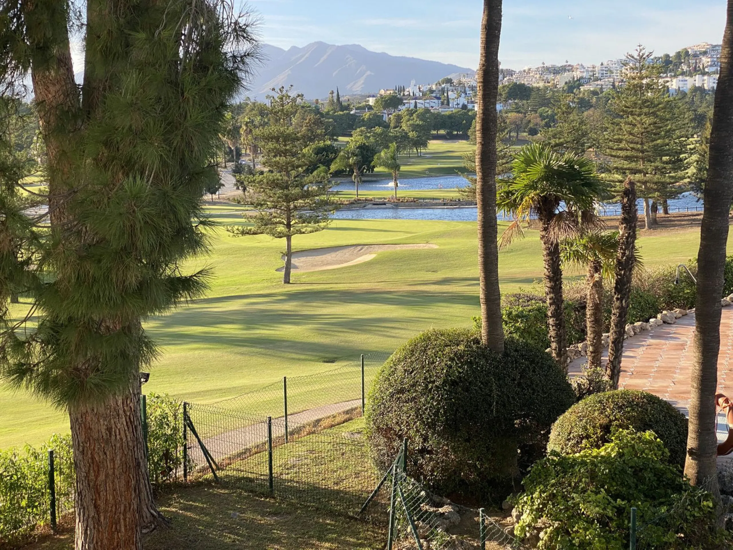 A WONDERFUL 3 BEDROOM APARTMENT OVERLOOKING THE FAIRWAYS OF LOS LARGOS GOLF COURSE IN THIS HIGHLY SOUGHT AFTER GATED URBANIZATION. A VERY RARE FIND.  OPEN TO AN OFFER