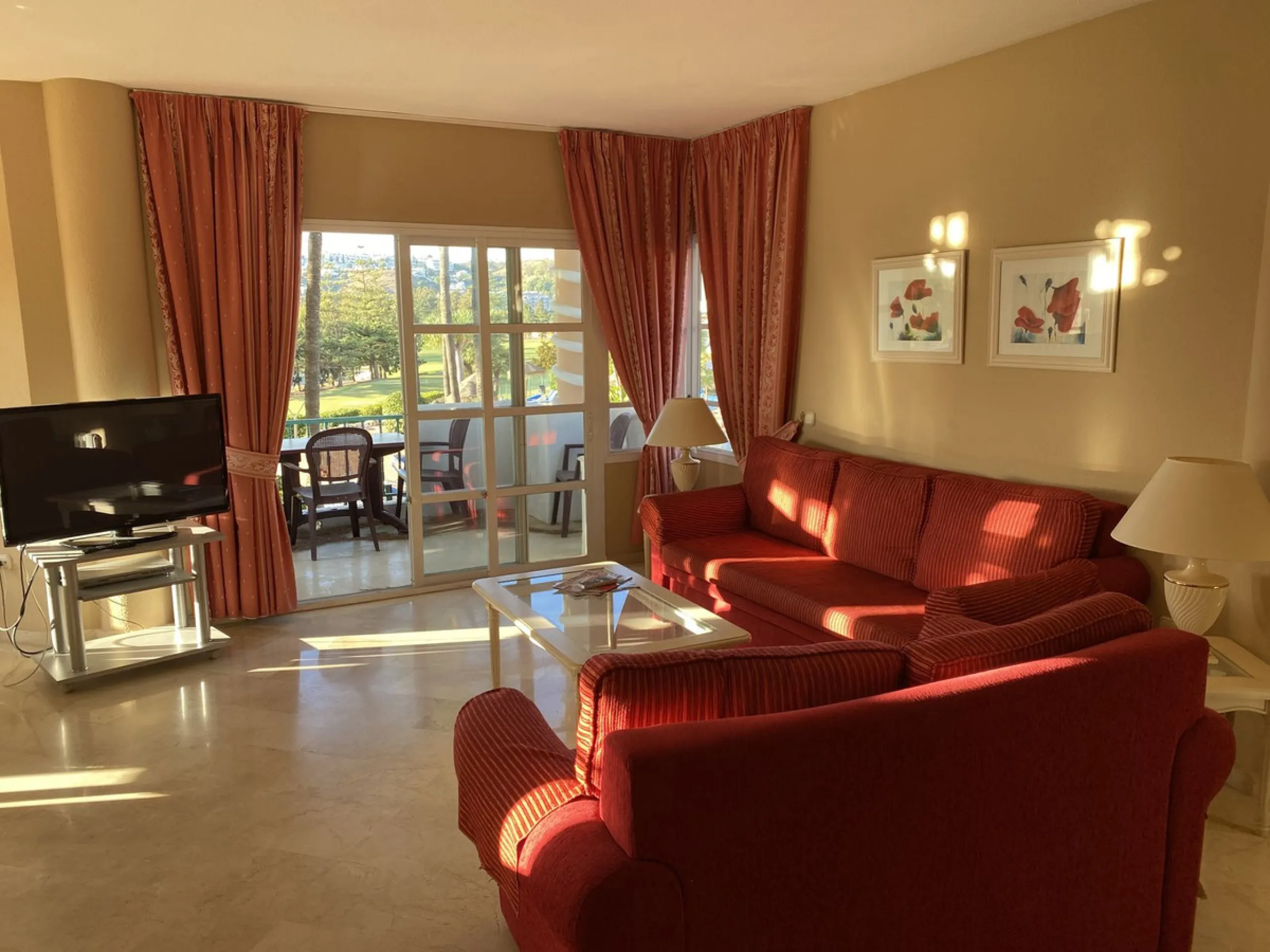 A WONDERFUL 3 BEDROOM APARTMENT OVERLOOKING THE FAIRWAYS OF LOS LARGOS GOLF COURSE IN THIS HIGHLY SOUGHT AFTER GATED URBANIZATION. A VERY RARE FIND.  OPEN TO AN OFFER