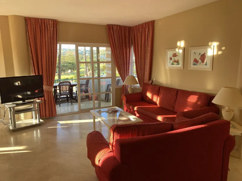 A WONDERFUL 3 BEDROOM APARTMENT OVERLOOKING THE FAIRWAYS OF LOS LARGOS GOLF COURSE IN THIS HIGHLY SOUGHT AFTER GATED URBANIZATION. A VERY RARE FIND.  OPEN TO AN OFFER