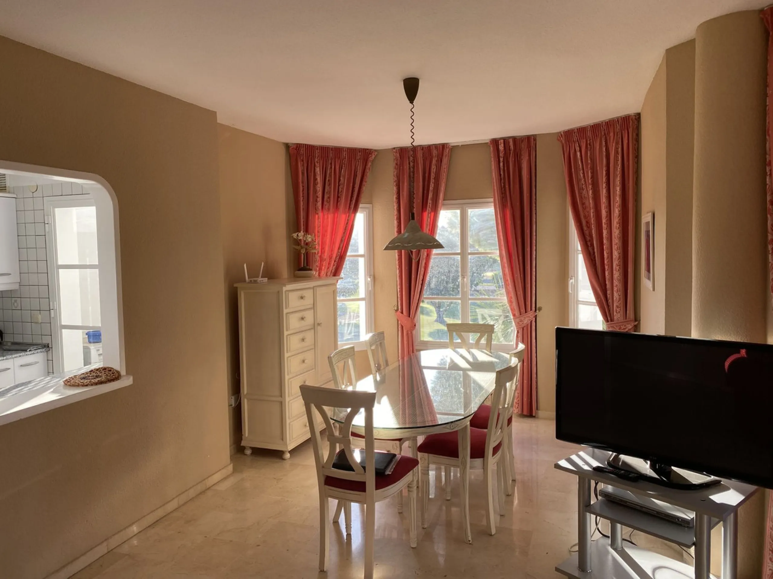 A WONDERFUL 3 BEDROOM APARTMENT OVERLOOKING THE FAIRWAYS OF LOS LARGOS GOLF COURSE IN THIS HIGHLY SOUGHT AFTER GATED URBANIZATION. A VERY RARE FIND.  OPEN TO AN OFFER