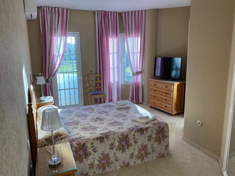 A WONDERFUL 3 BEDROOM APARTMENT OVERLOOKING THE FAIRWAYS OF LOS LARGOS GOLF COURSE IN THIS HIGHLY SOUGHT AFTER GATED URBANIZATION. A VERY RARE FIND.  OPEN TO AN OFFER
