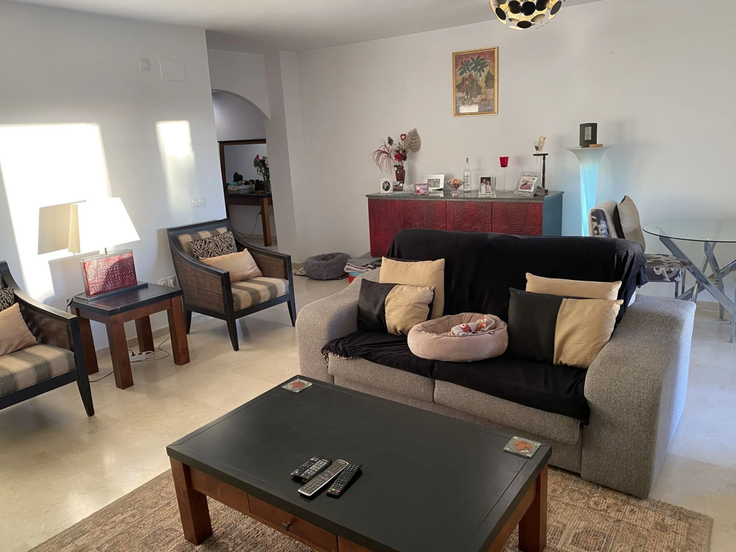 FIRST TIME ON THE MARKET FOR MANY YEARS. A FABULOUS OPPORTUNITY TO ACQUIRE A SPACIOUS, VERY WELL PRESENTED, GROUND FLOOR APARTMENT IN WHAT IS WIDELY CONSIDERED TO BE ONE OF THE BEST URBANIZATIONS IN MIJAS