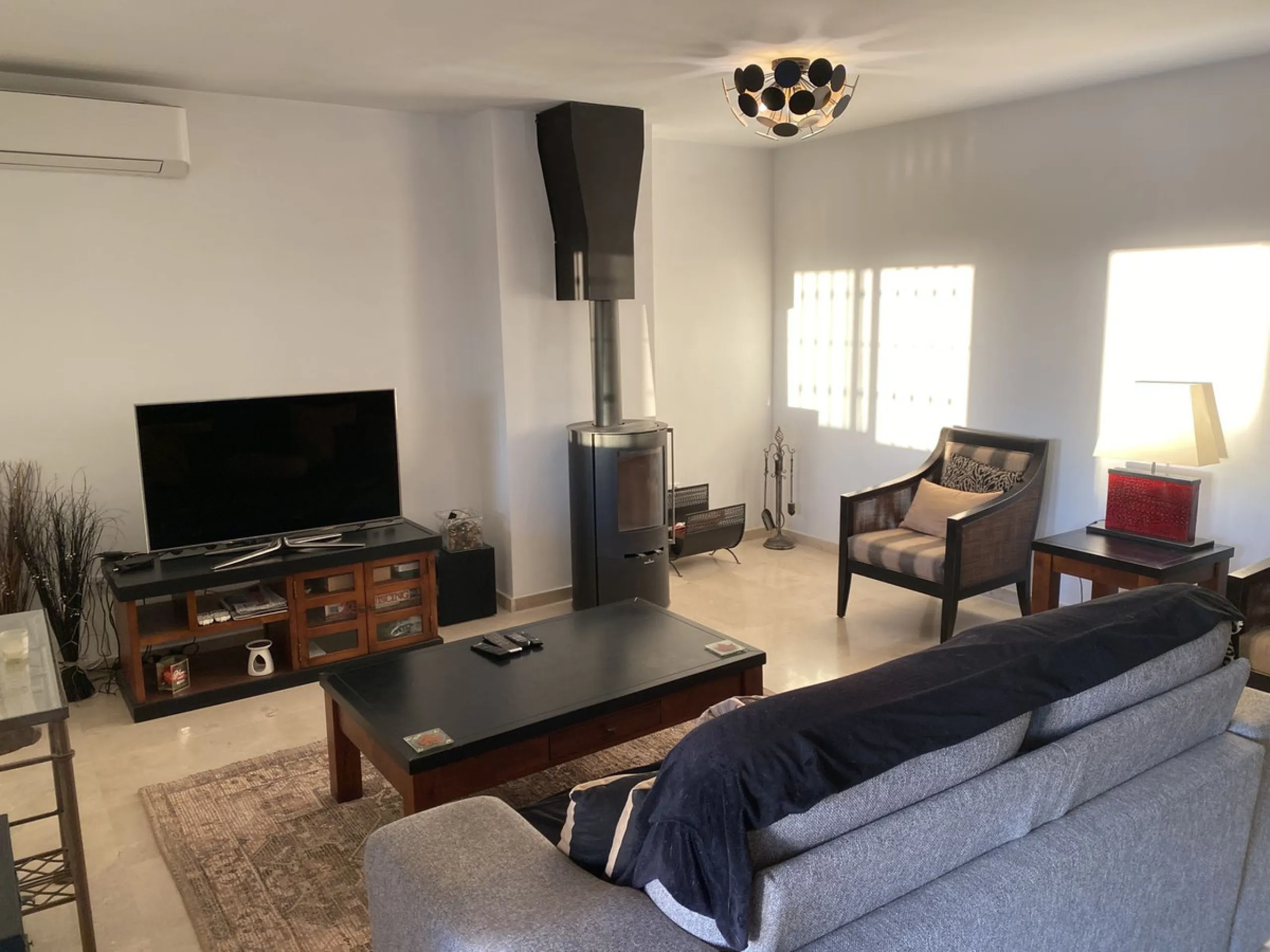 FIRST TIME ON THE MARKET FOR MANY YEARS. A FABULOUS OPPORTUNITY TO ACQUIRE A SPACIOUS, VERY WELL PRESENTED, GROUND FLOOR APARTMENT IN WHAT IS WIDELY CONSIDERED TO BE ONE OF THE BEST URBANIZATIONS IN MIJAS