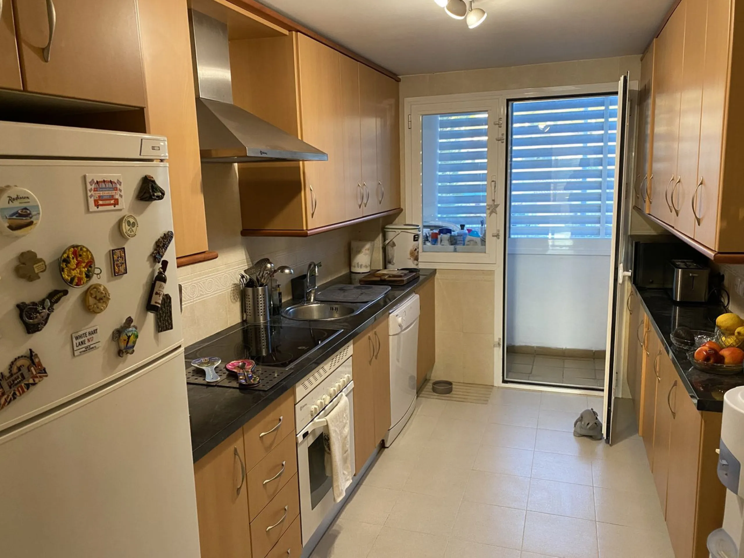 FIRST TIME ON THE MARKET FOR MANY YEARS. A FABULOUS OPPORTUNITY TO ACQUIRE A SPACIOUS, VERY WELL PRESENTED, GROUND FLOOR APARTMENT IN WHAT IS WIDELY CONSIDERED TO BE ONE OF THE BEST URBANIZATIONS IN MIJAS