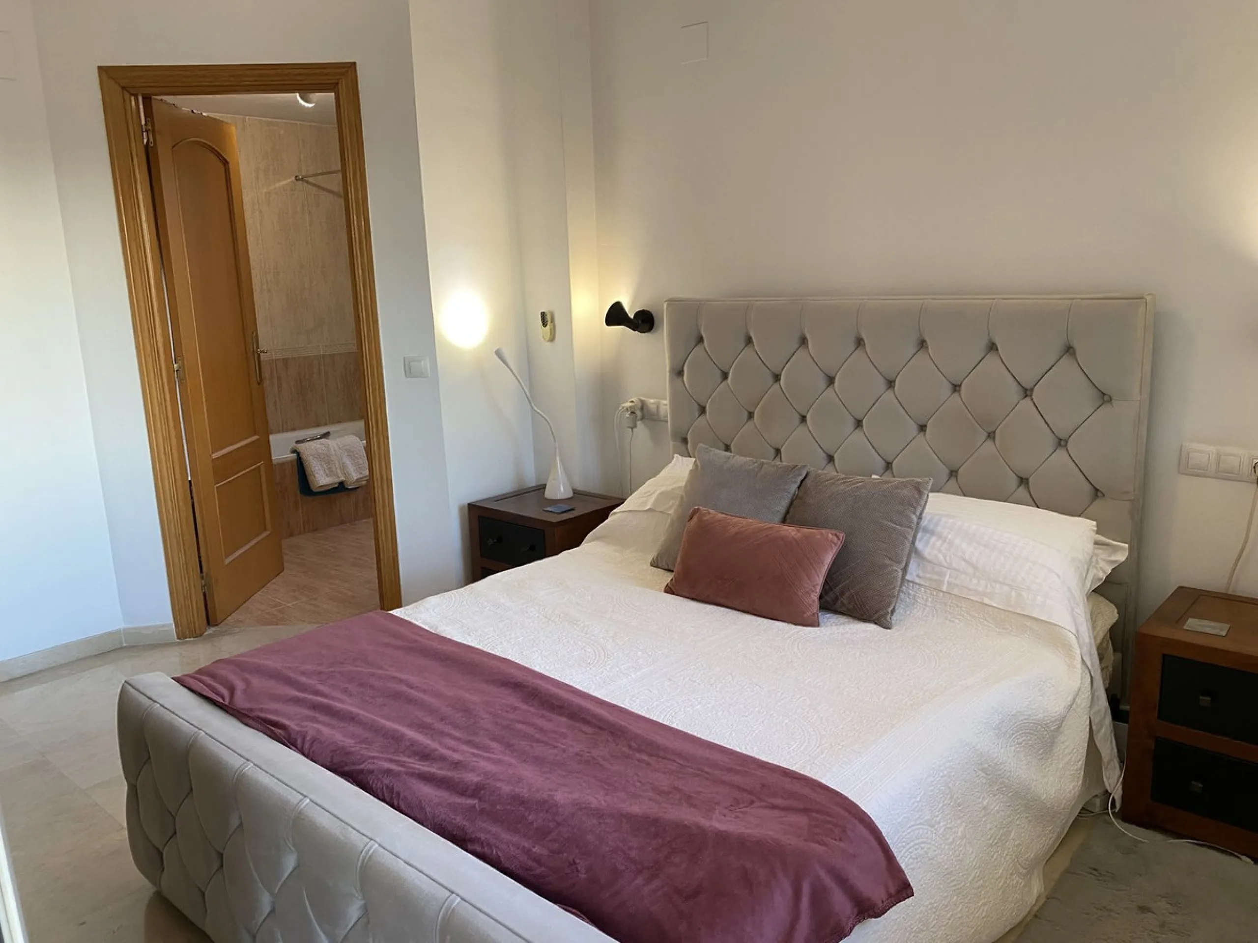 FIRST TIME ON THE MARKET FOR MANY YEARS. A FABULOUS OPPORTUNITY TO ACQUIRE A SPACIOUS, VERY WELL PRESENTED, GROUND FLOOR APARTMENT IN WHAT IS WIDELY CONSIDERED TO BE ONE OF THE BEST URBANIZATIONS IN MIJAS