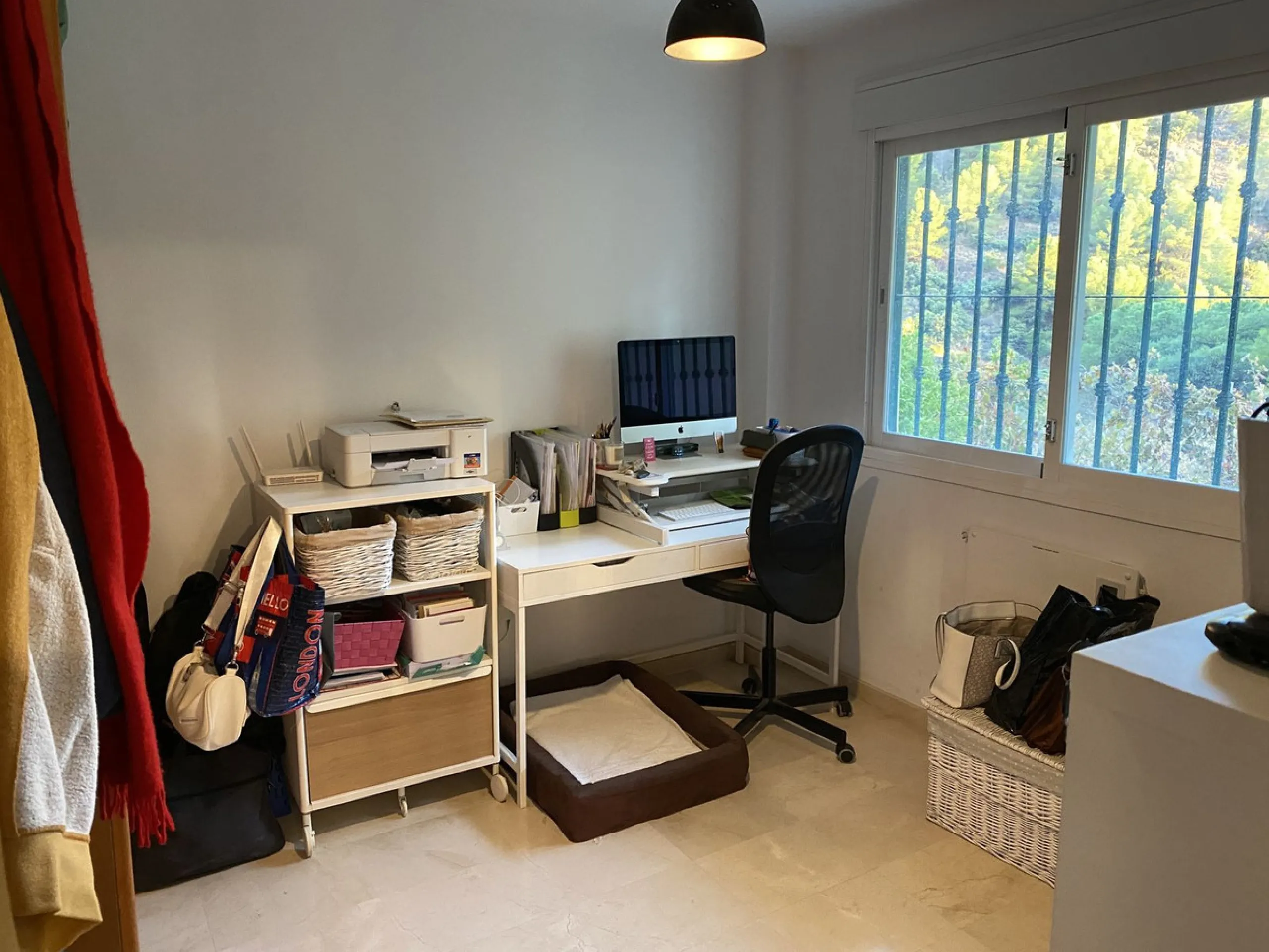 FIRST TIME ON THE MARKET FOR MANY YEARS. A FABULOUS OPPORTUNITY TO ACQUIRE A SPACIOUS, VERY WELL PRESENTED, GROUND FLOOR APARTMENT IN WHAT IS WIDELY CONSIDERED TO BE ONE OF THE BEST URBANIZATIONS IN MIJAS