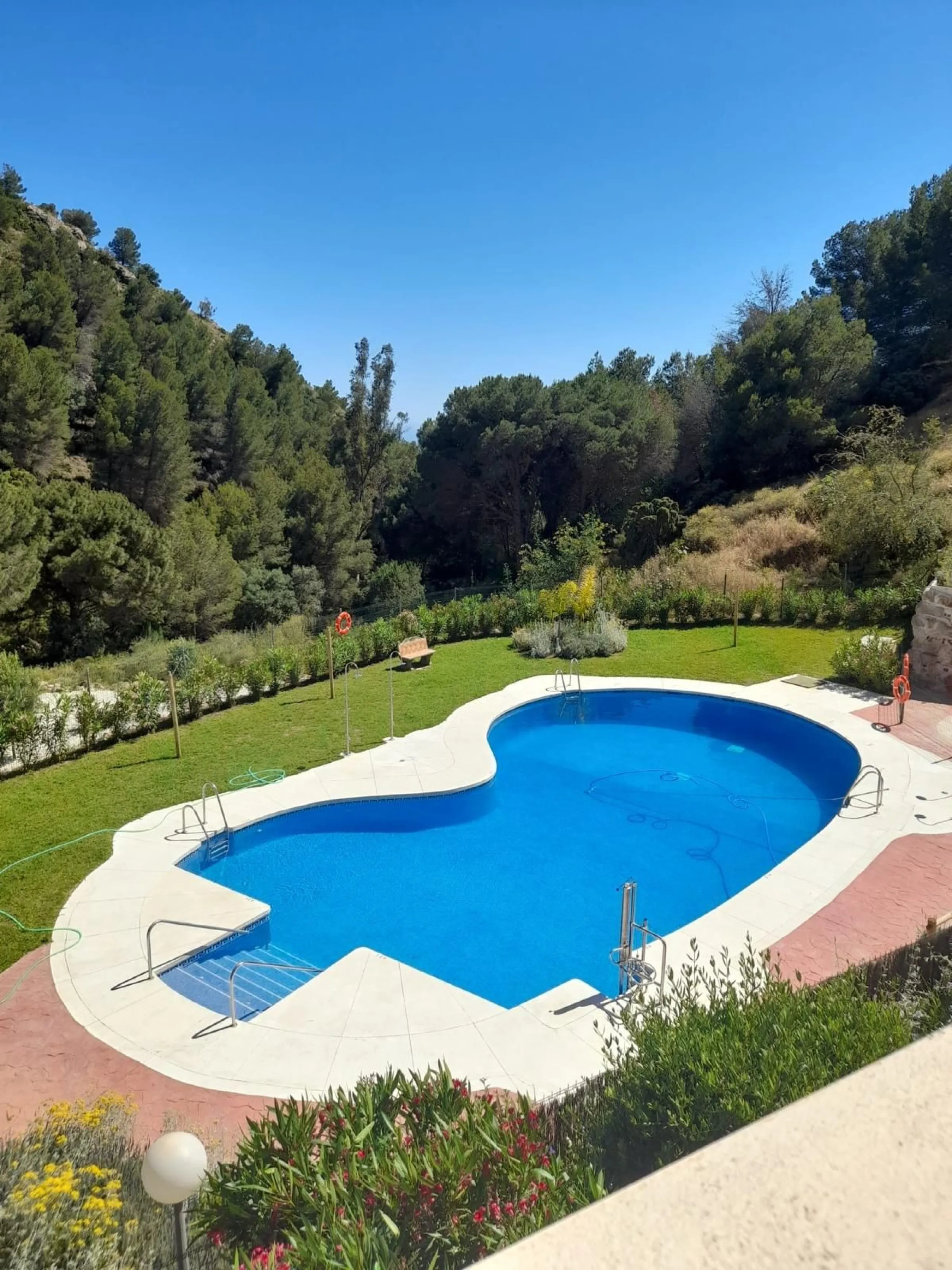 FIRST TIME ON THE MARKET FOR MANY YEARS. A FABULOUS OPPORTUNITY TO ACQUIRE A SPACIOUS, VERY WELL PRESENTED, GROUND FLOOR APARTMENT IN WHAT IS WIDELY CONSIDERED TO BE ONE OF THE BEST URBANIZATIONS IN MIJAS