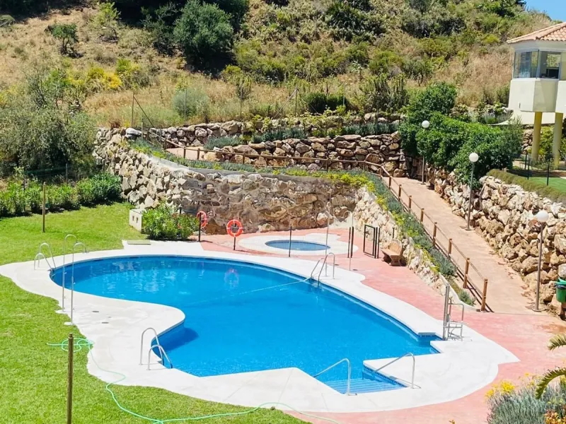 FIRST TIME ON THE MARKET FOR MANY YEARS. A FABULOUS OPPORTUNITY TO ACQUIRE A SPACIOUS, VERY WELL PRESENTED, GROUND FLOOR APARTMENT IN WHAT IS WIDELY CONSIDERED TO BE ONE OF THE BEST URBANIZATIONS IN MIJAS