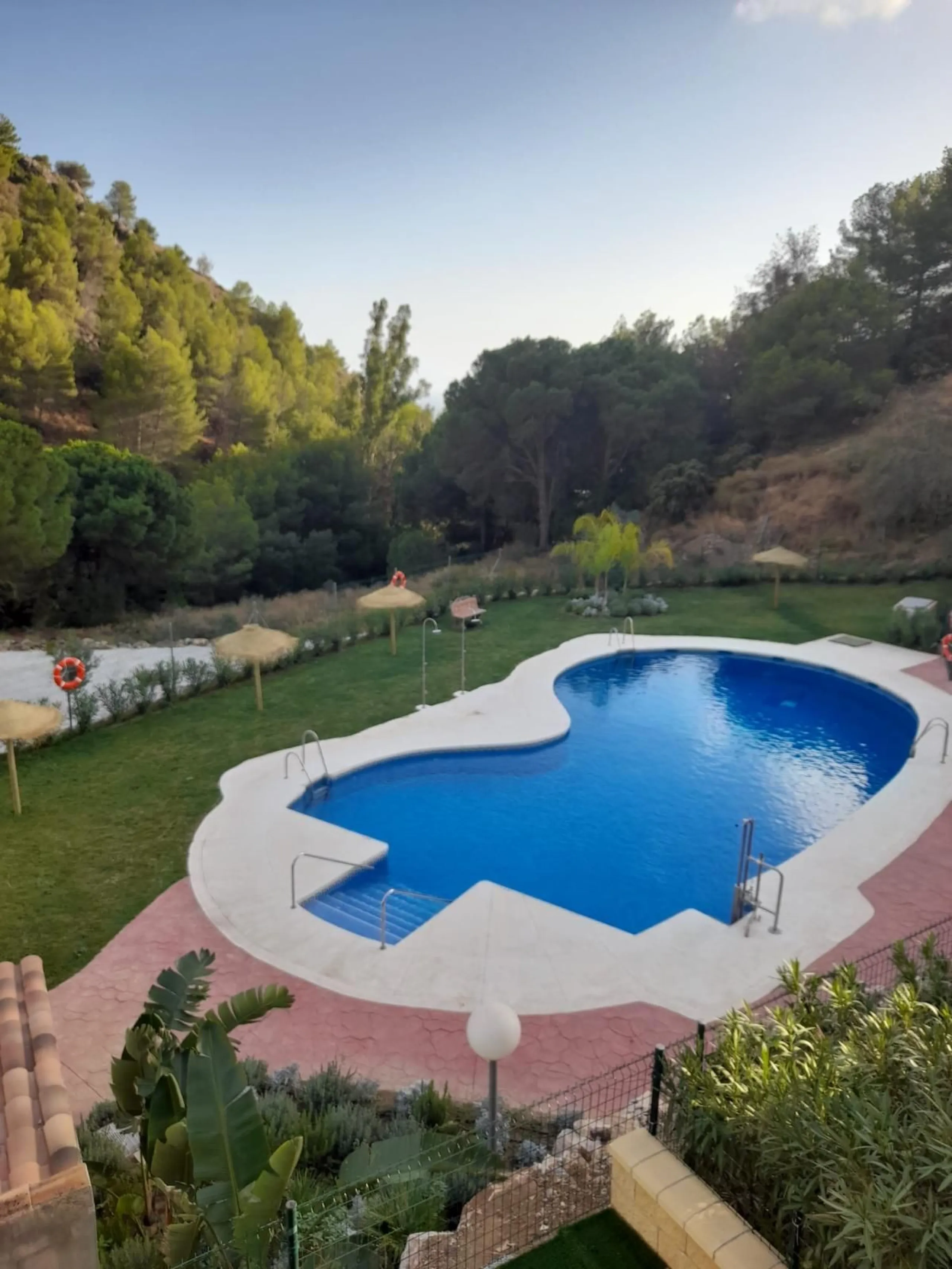 FIRST TIME ON THE MARKET FOR MANY YEARS. A FABULOUS OPPORTUNITY TO ACQUIRE A SPACIOUS, VERY WELL PRESENTED, GROUND FLOOR APARTMENT IN WHAT IS WIDELY CONSIDERED TO BE ONE OF THE BEST URBANIZATIONS IN MIJAS