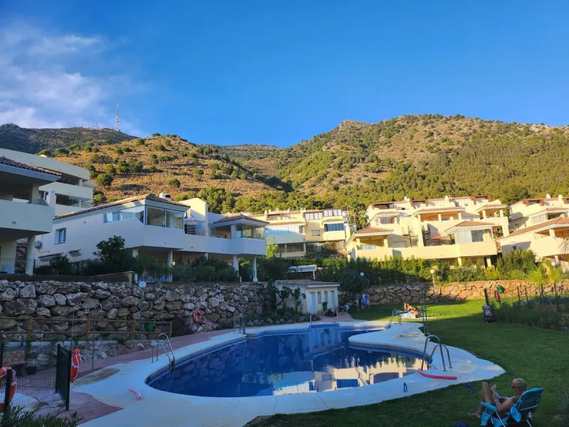 FIRST TIME ON THE MARKET FOR MANY YEARS. A FABULOUS OPPORTUNITY TO ACQUIRE A SPACIOUS, VERY WELL PRESENTED, GROUND FLOOR APARTMENT IN WHAT IS WIDELY CONSIDERED TO BE ONE OF THE BEST URBANIZATIONS IN MIJAS