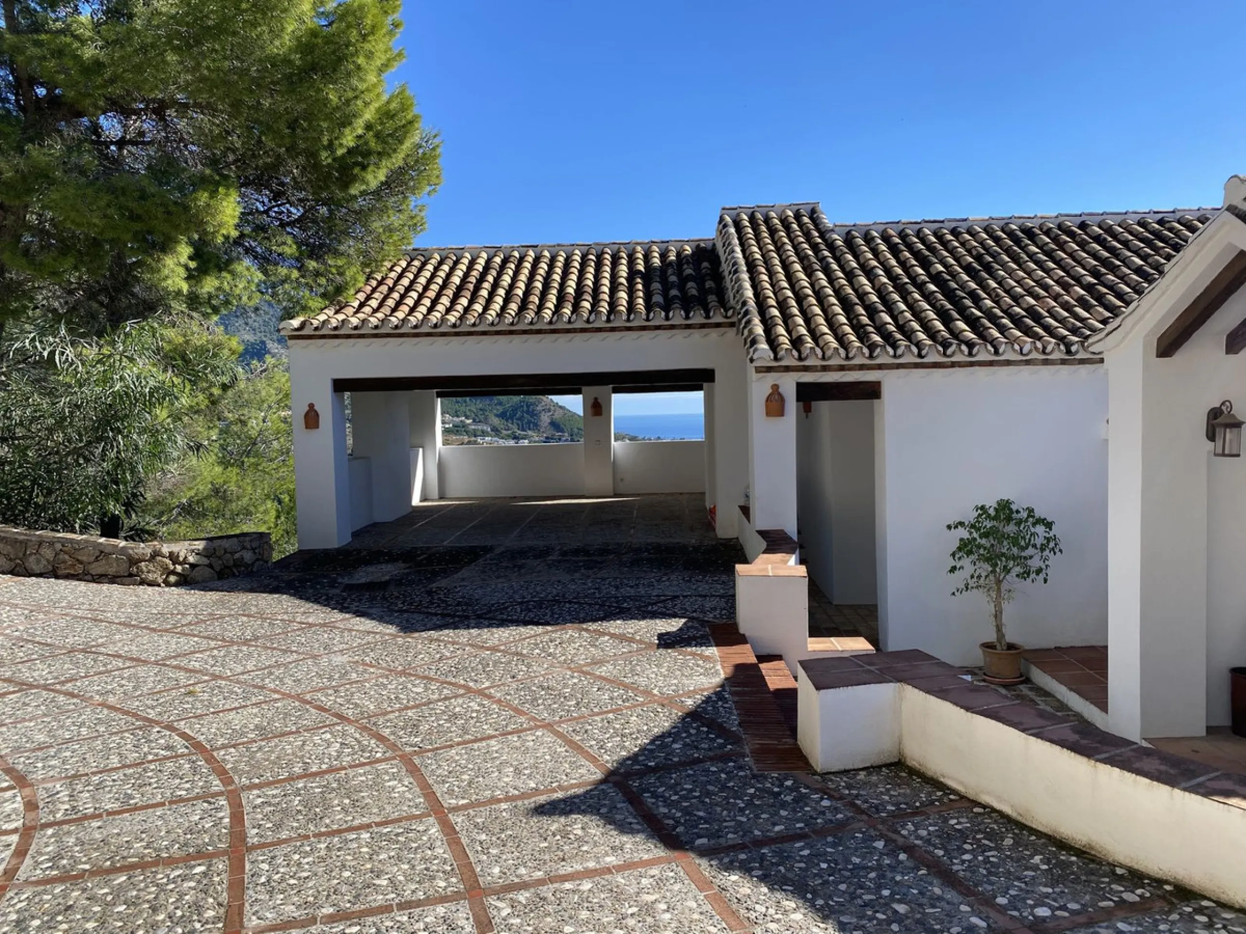 A STUNNING VILLA, IN ONE OF THE MOST COVERTED LOCATIONS IN MIJAS. ONE OF THE FINEST RESIDENCIES TO COME TO MARKET IN RECENT TIMES.