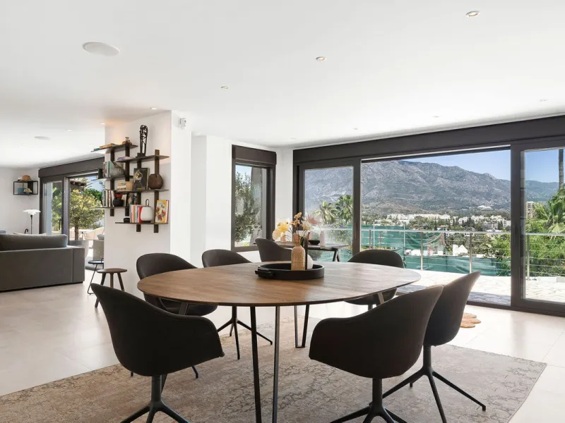 House - Detached Villa в продаже в Marbella, Málaga. В доме 4 спален и 4 ванных комнат. Площадь дома 351 м². Площадь участка 1278 м²