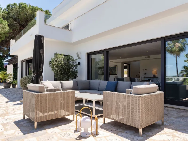 House - Detached Villa в продаже в Marbella, Málaga. В доме 4 спален и 4 ванных комнат. Площадь дома 351 м². Площадь участка 1278 м²