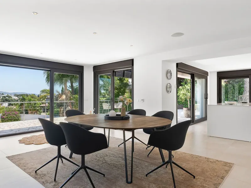House - Detached Villa в продаже в Marbella, Málaga. В доме 4 спален и 4 ванных комнат. Площадь дома 351 м². Площадь участка 1278 м²