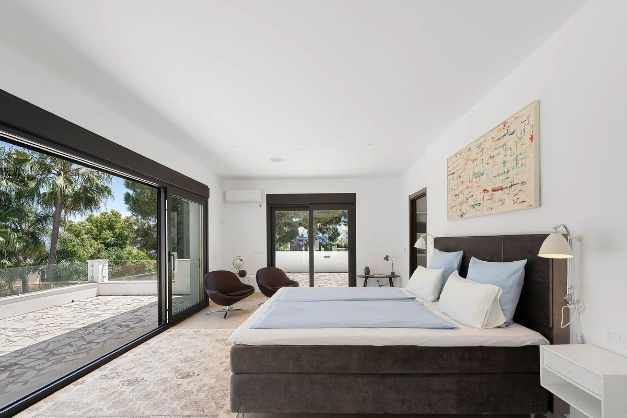 House - Detached Villa в продаже в Marbella, Málaga. В доме 4 спален и 4 ванных комнат. Площадь дома 351 м². Площадь участка 1278 м²