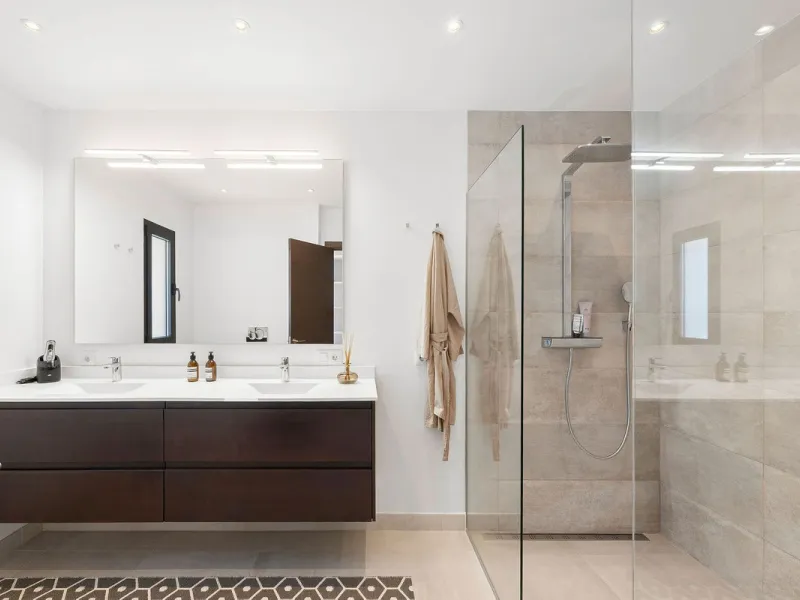 House - Detached Villa в продаже в Marbella, Málaga. В доме 4 спален и 4 ванных комнат. Площадь дома 351 м². Площадь участка 1278 м²