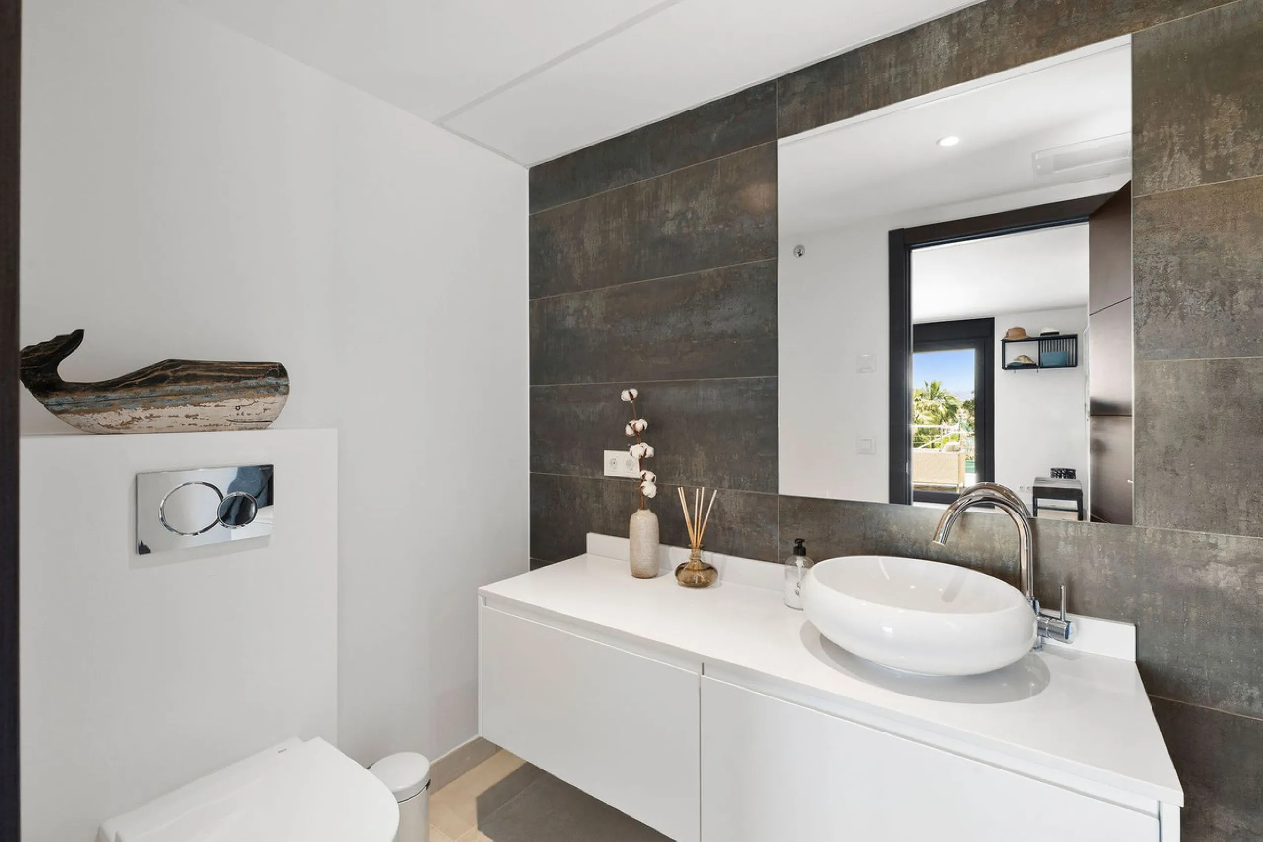 House - Detached Villa в продаже в Marbella, Málaga. В доме 4 спален и 4 ванных комнат. Площадь дома 351 м². Площадь участка 1278 м²