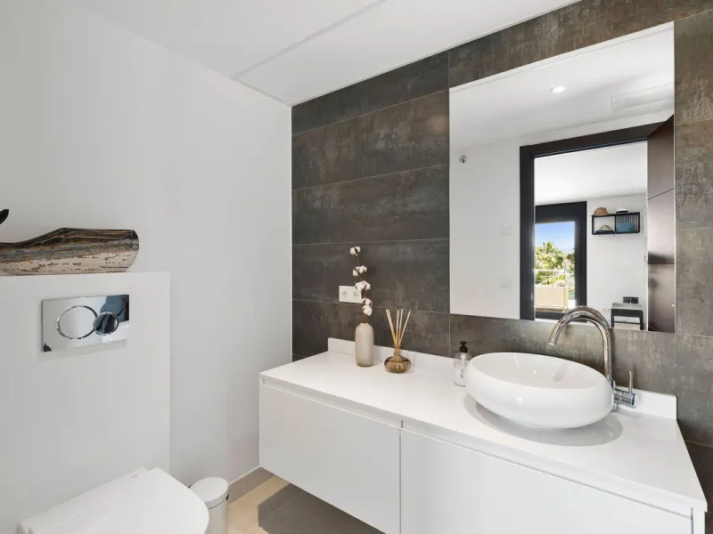 House - Detached Villa в продаже в Marbella, Málaga. В доме 4 спален и 4 ванных комнат. Площадь дома 351 м². Площадь участка 1278 м²