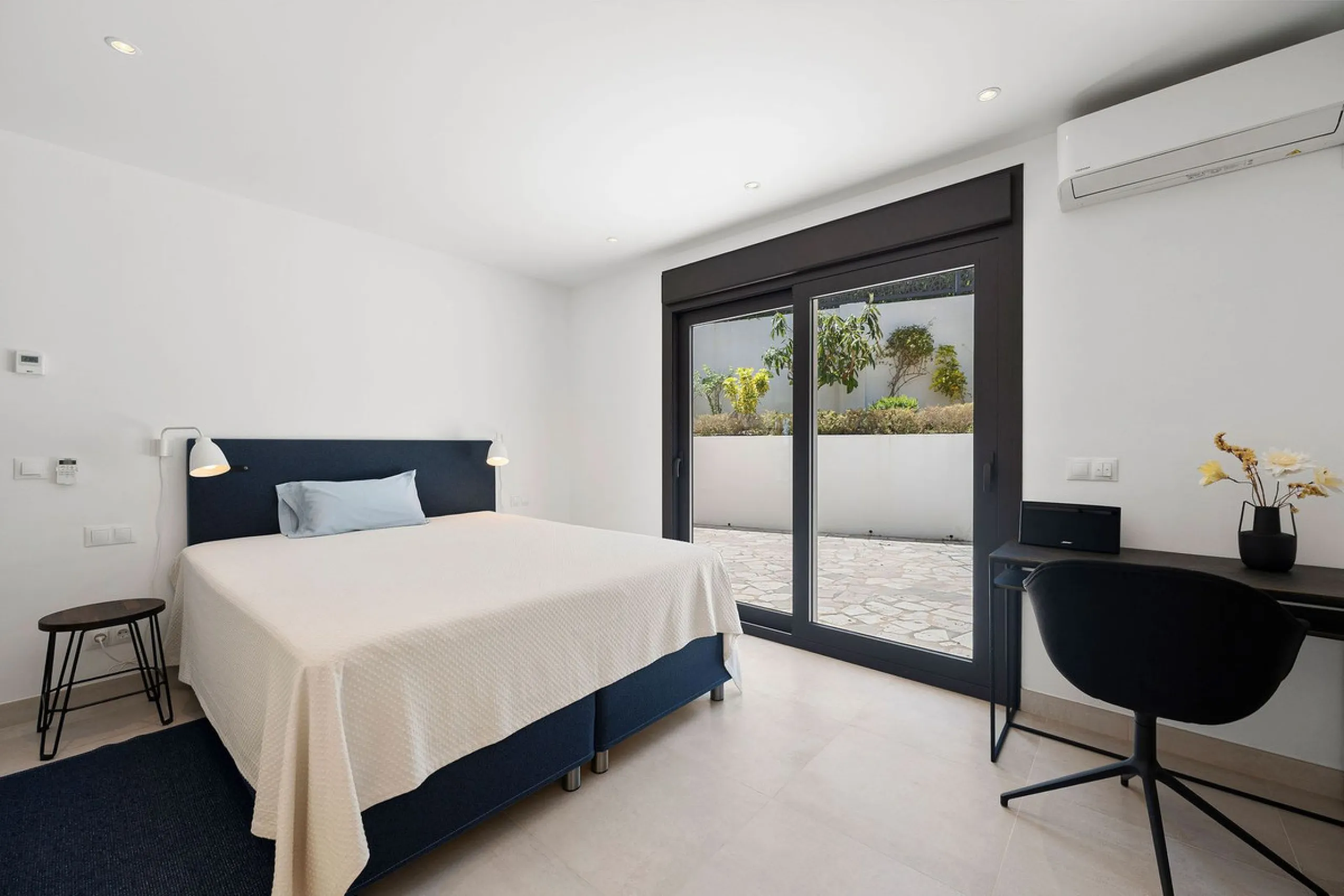 House - Detached Villa в продаже в Marbella, Málaga. В доме 4 спален и 4 ванных комнат. Площадь дома 351 м². Площадь участка 1278 м²