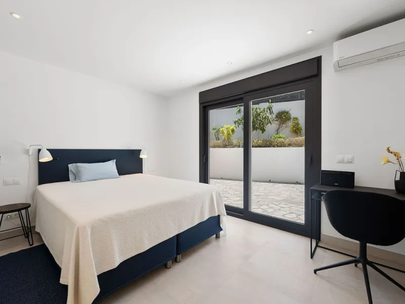 House - Detached Villa в продаже в Marbella, Málaga. В доме 4 спален и 4 ванных комнат. Площадь дома 351 м². Площадь участка 1278 м²