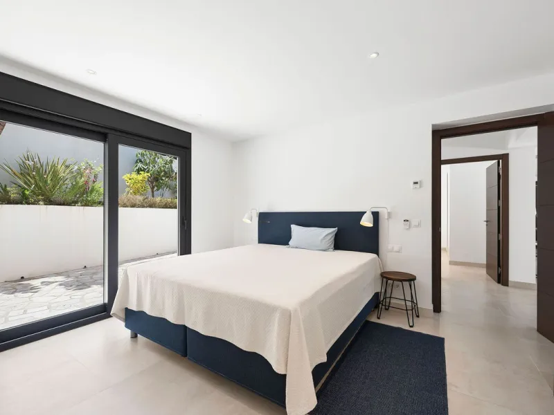 House - Detached Villa в продаже в Marbella, Málaga. В доме 4 спален и 4 ванных комнат. Площадь дома 351 м². Площадь участка 1278 м²