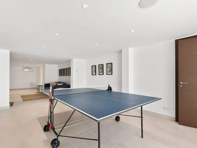 House - Detached Villa в продаже в Marbella, Málaga. В доме 4 спален и 4 ванных комнат. Площадь дома 351 м². Площадь участка 1278 м²