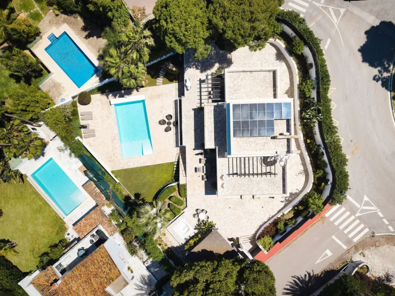 House - Detached Villa в продаже в Marbella, Málaga. В доме 4 спален и 4 ванных комнат. Площадь дома 351 м². Площадь участка 1278 м²