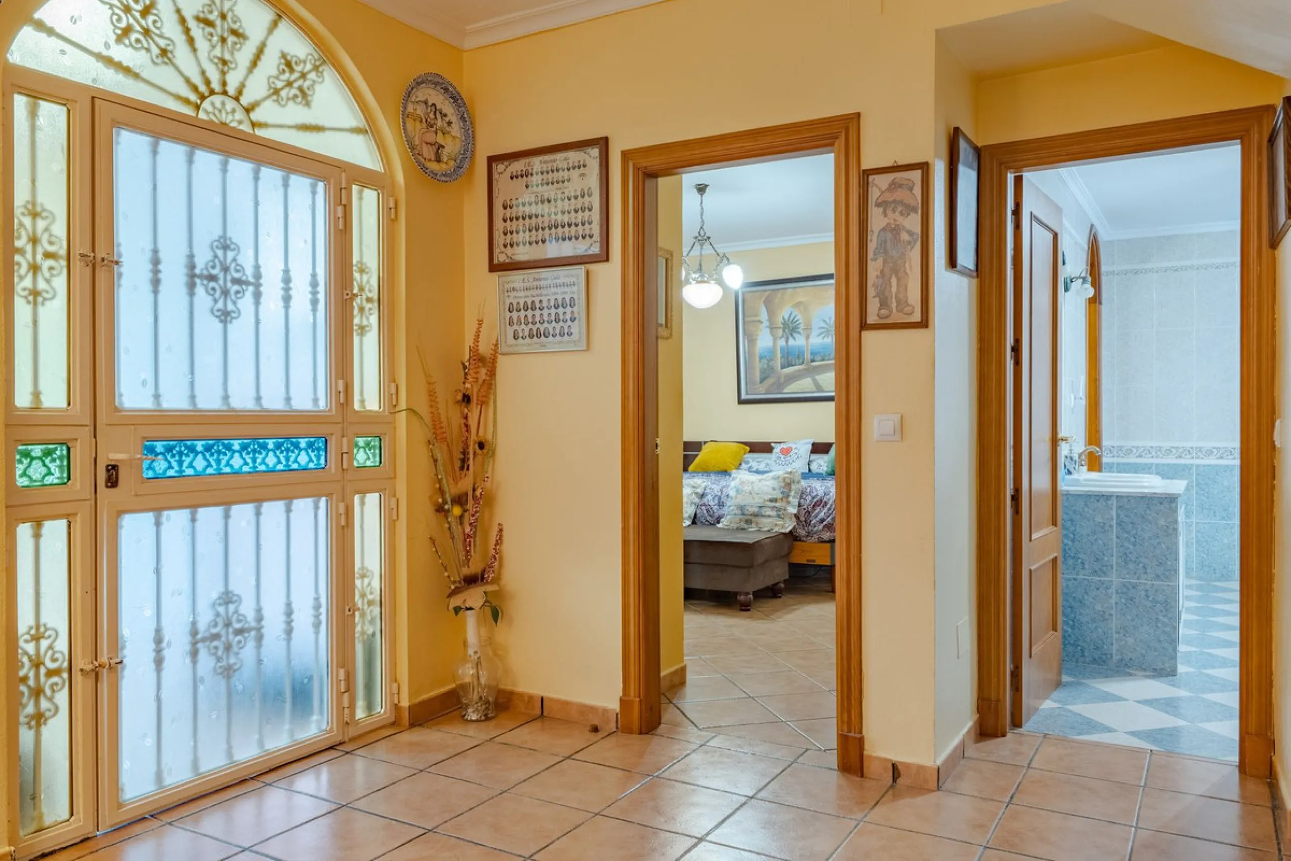This is a fantastic opportunity to become the owner of not one, but two charming Andalusian-style villas, situated on a generous plot of 6,630 m² within walking distance of the village of Villafranco del Guadalhorce.