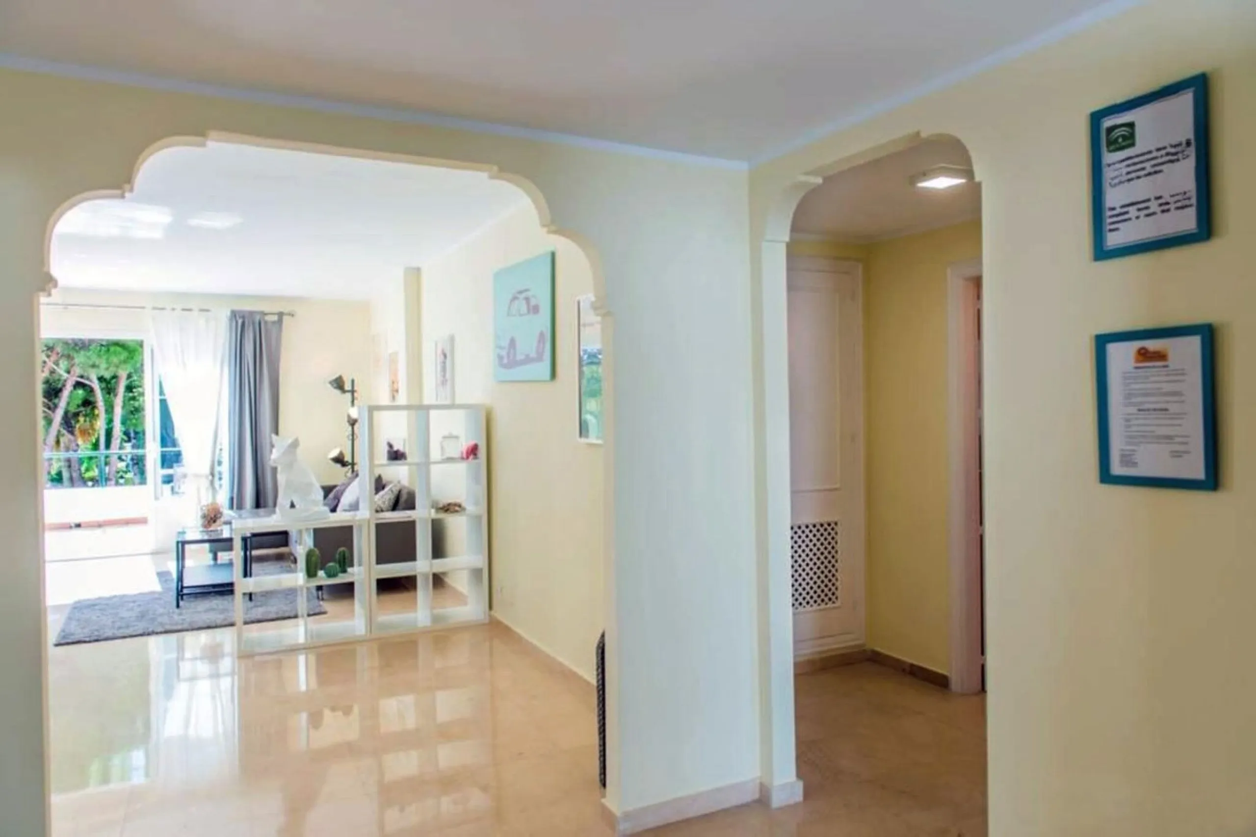 Discover this charming top-floor, 2-bedroom apartment perfectly situated in the sought-after community of El Presidente, Estepona. Bathed in natural light, the property boasts expansive open views over the large central pool and beautifully manicured trop