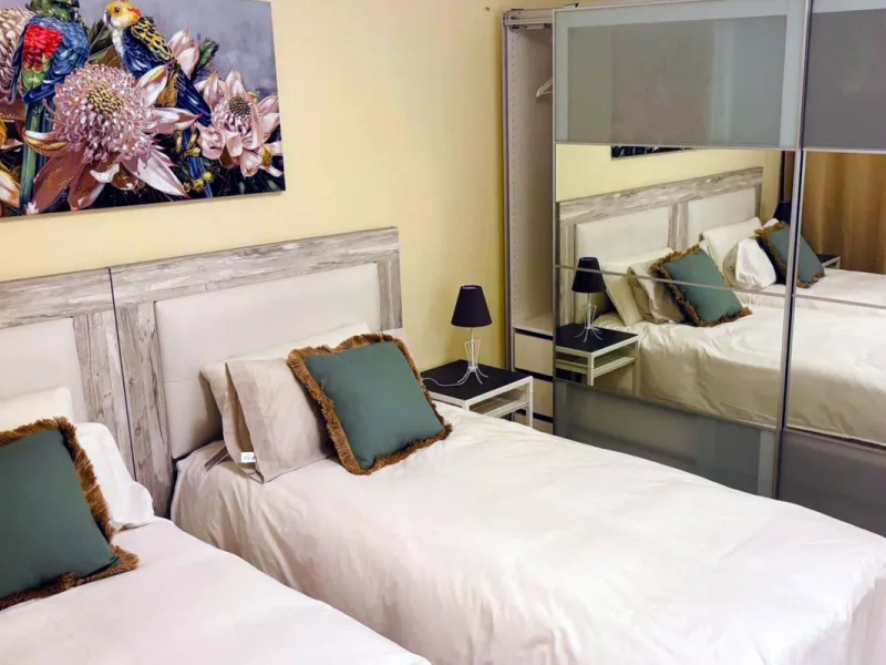 Discover this charming top-floor, 2-bedroom apartment perfectly situated in the sought-after community of El Presidente, Estepona. Bathed in natural light, the property boasts expansive open views over the large central pool and beautifully manicured trop