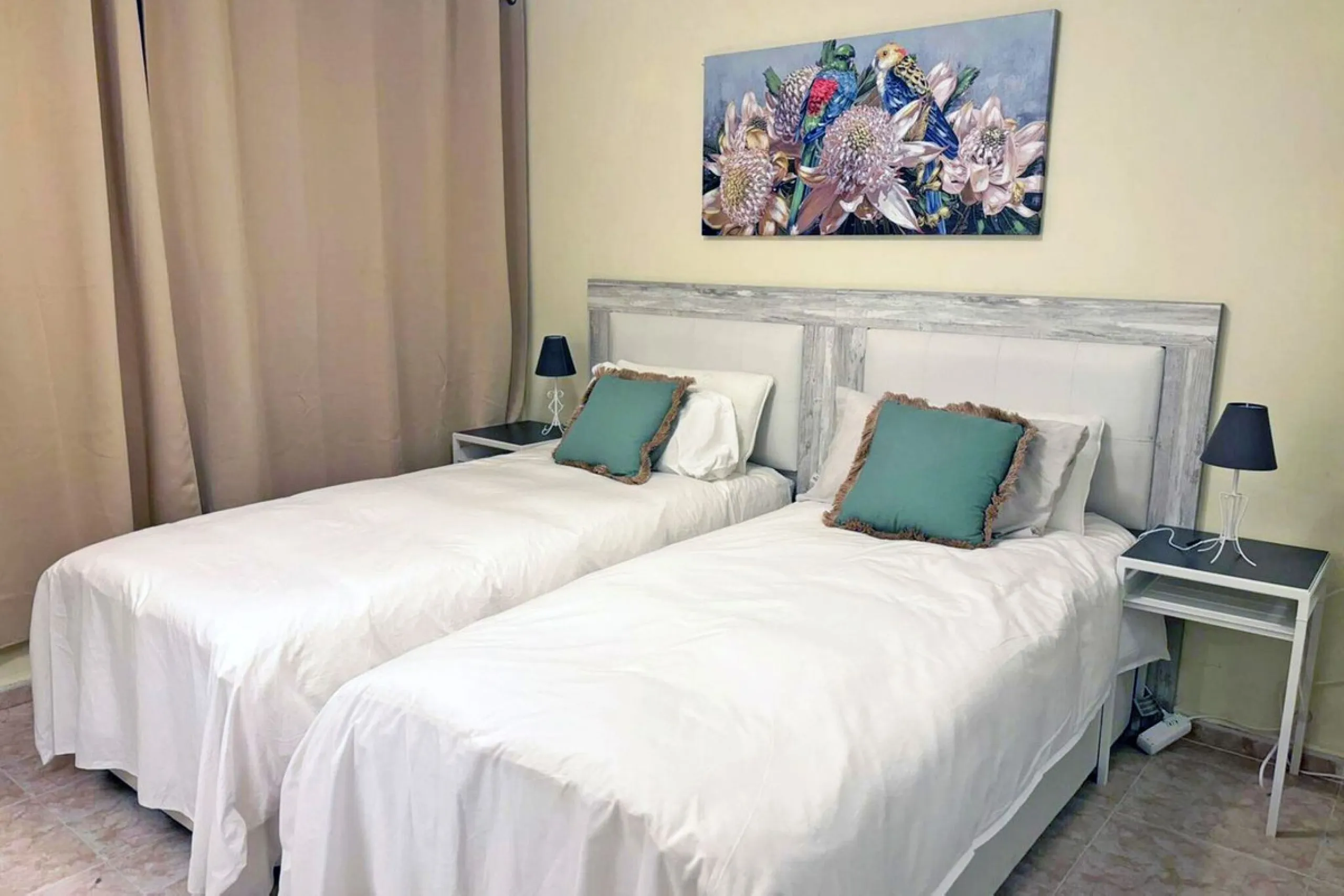 Discover this charming top-floor, 2-bedroom apartment perfectly situated in the sought-after community of El Presidente, Estepona. Bathed in natural light, the property boasts expansive open views over the large central pool and beautifully manicured trop