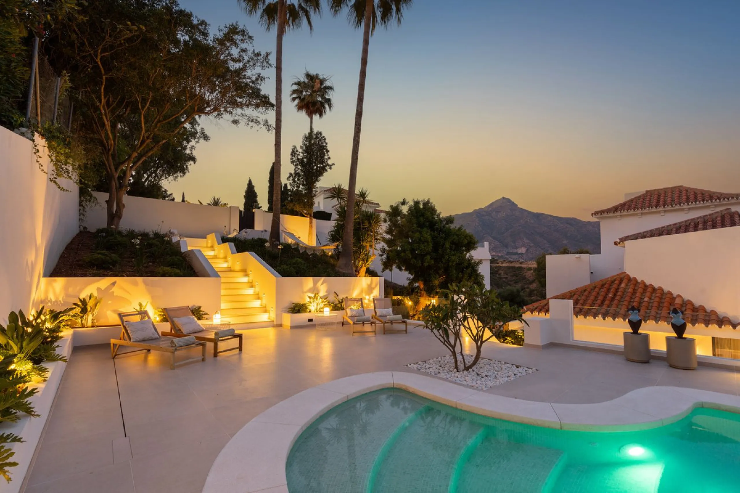 Exclusive Villa with Panoramic Views in the Heart of Nueva Andalucía