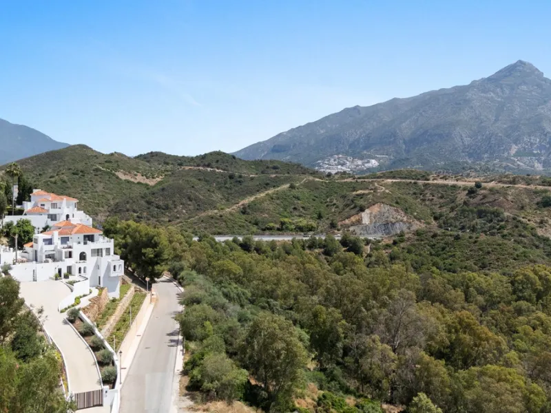 Exclusive Villa with Panoramic Views in the Heart of Nueva Andalucía