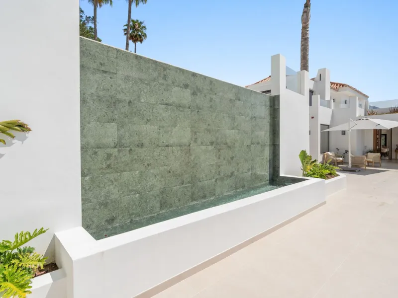 Exclusive Villa with Panoramic Views in the Heart of Nueva Andalucía
